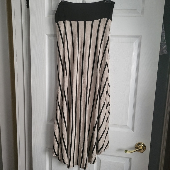 Asymmetrical Skirt - Picture 6 of 8